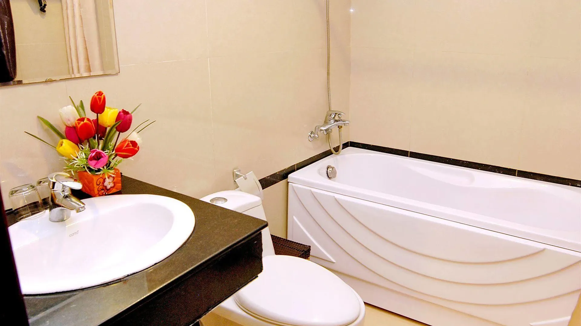 Ngan Ha - Galaxy Hotel Nha Trang