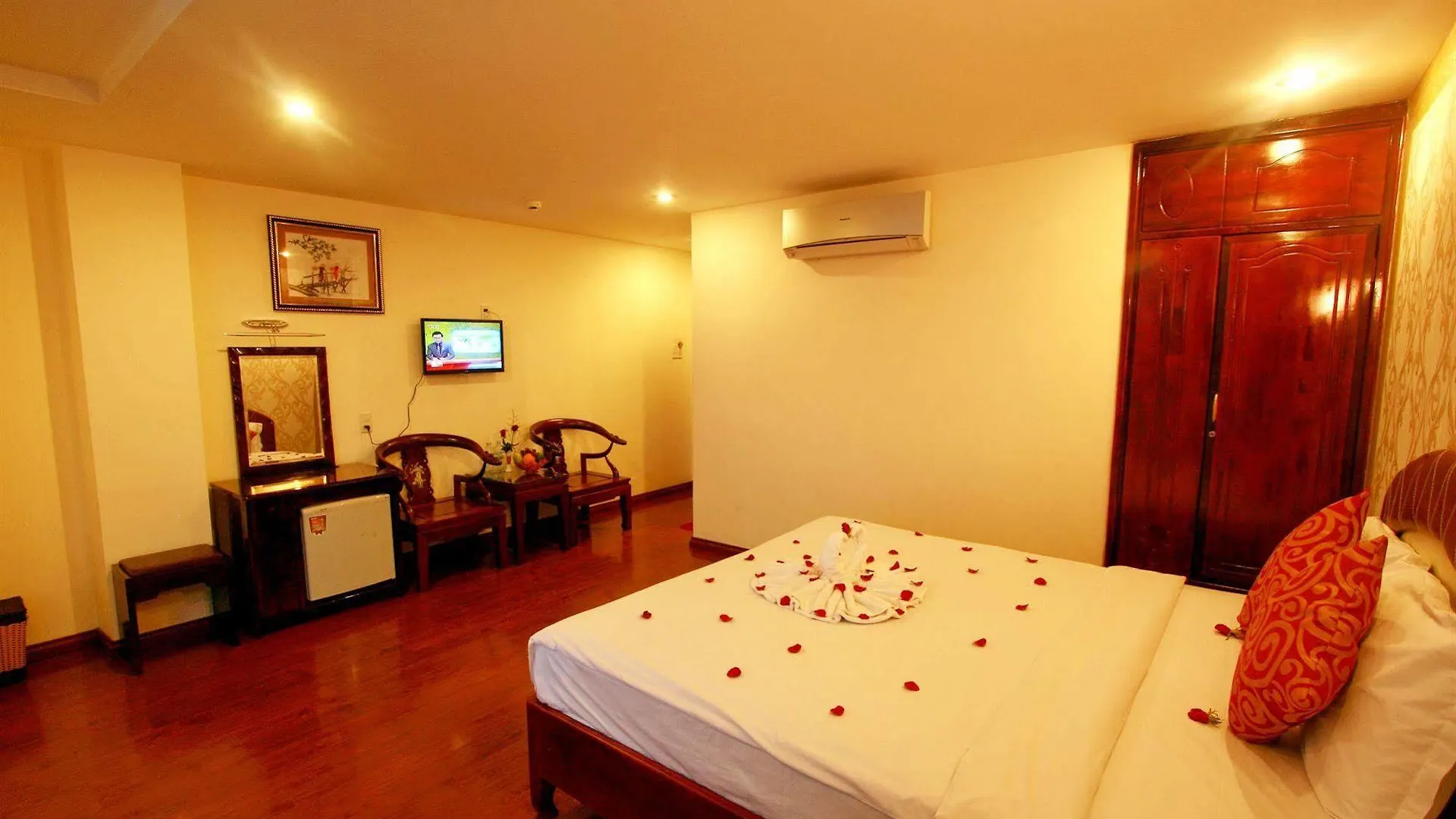 Ngan Ha - Galaxy Hotel Nha Trang