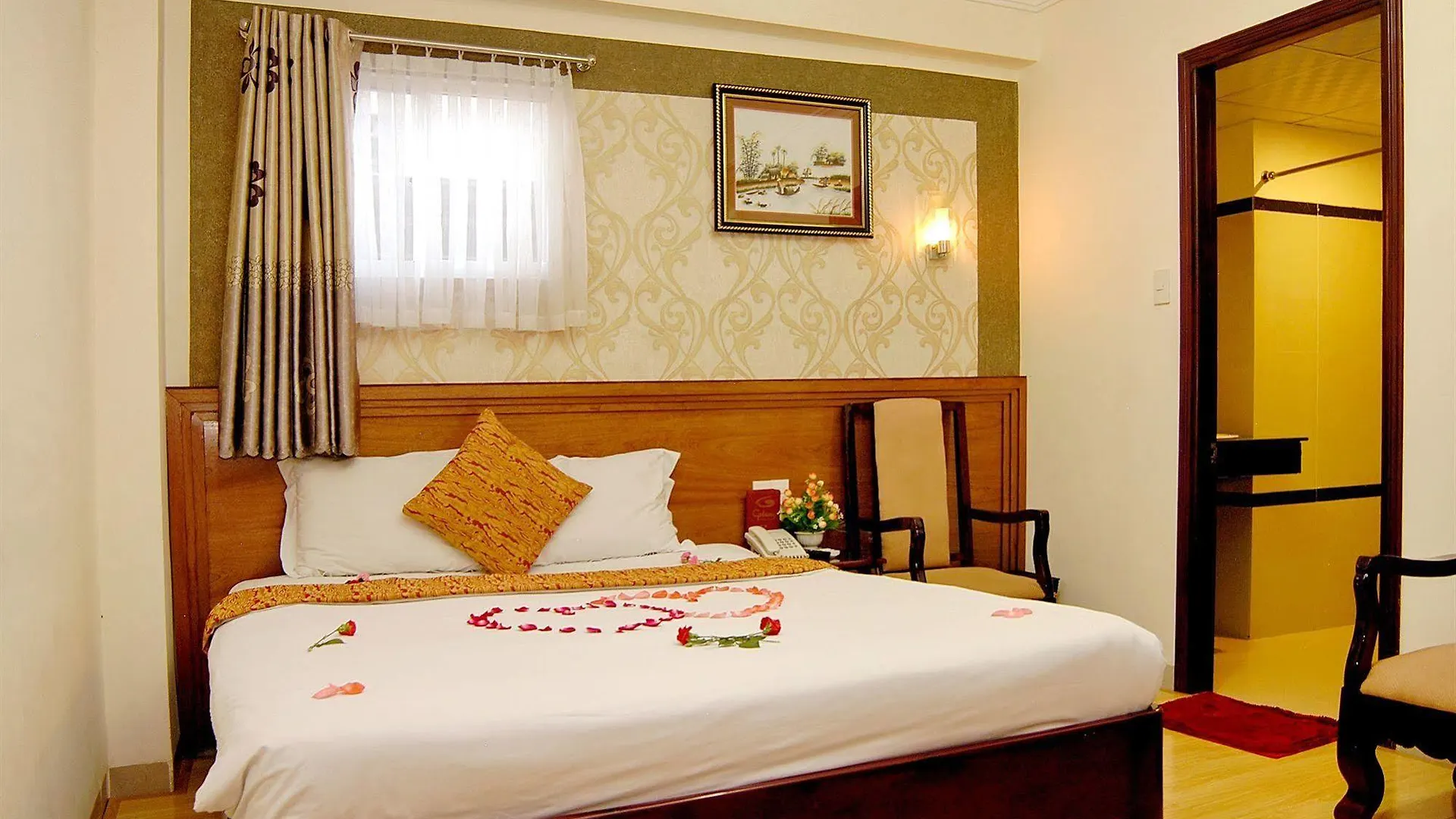 Ngan Ha - Galaxy Hotel نها ترانج