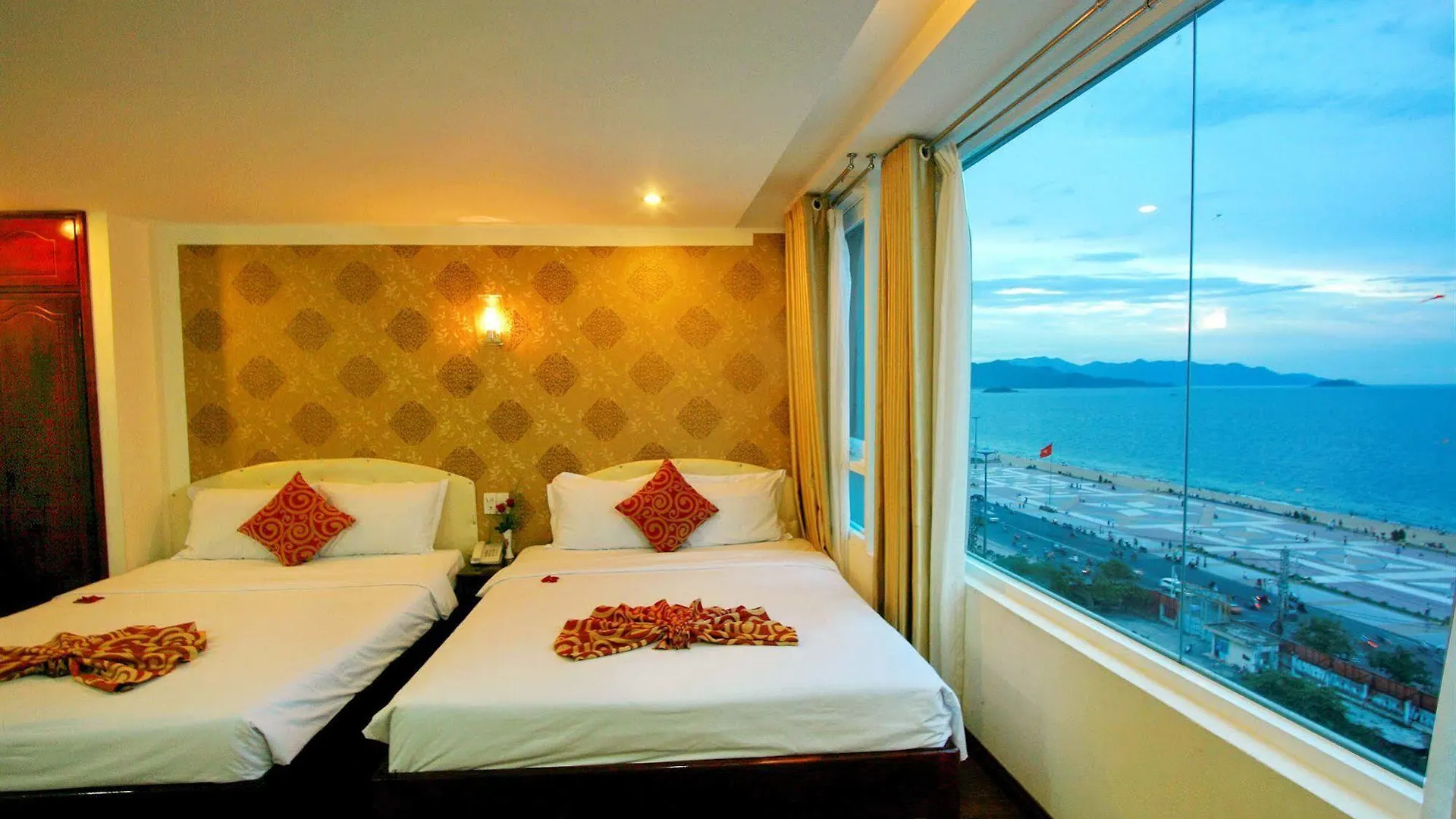 Ngan Ha - Galaxy Hotel نها ترانج