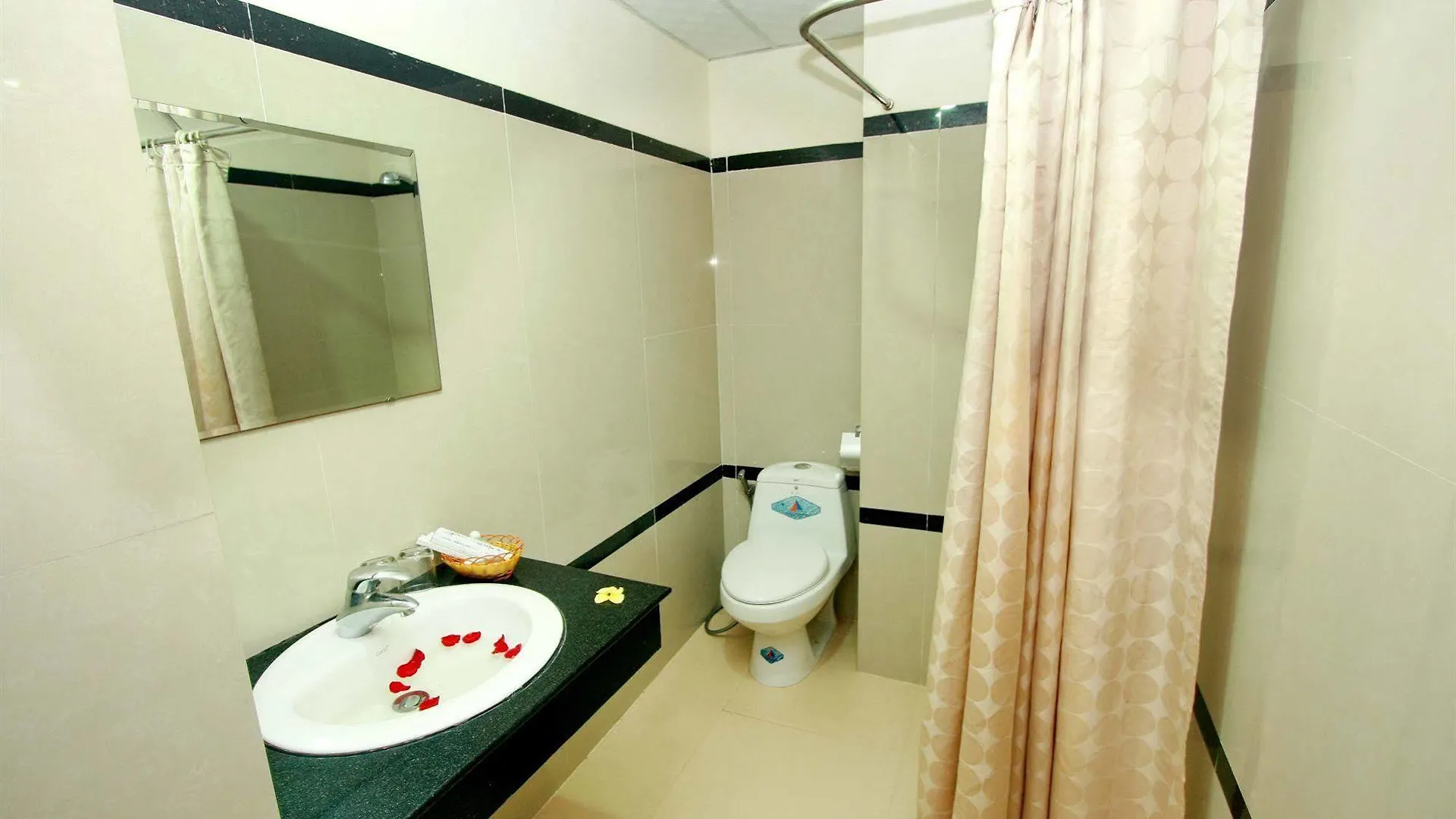 Ngan Ha - Galaxy Hotel Нячанг 3*,