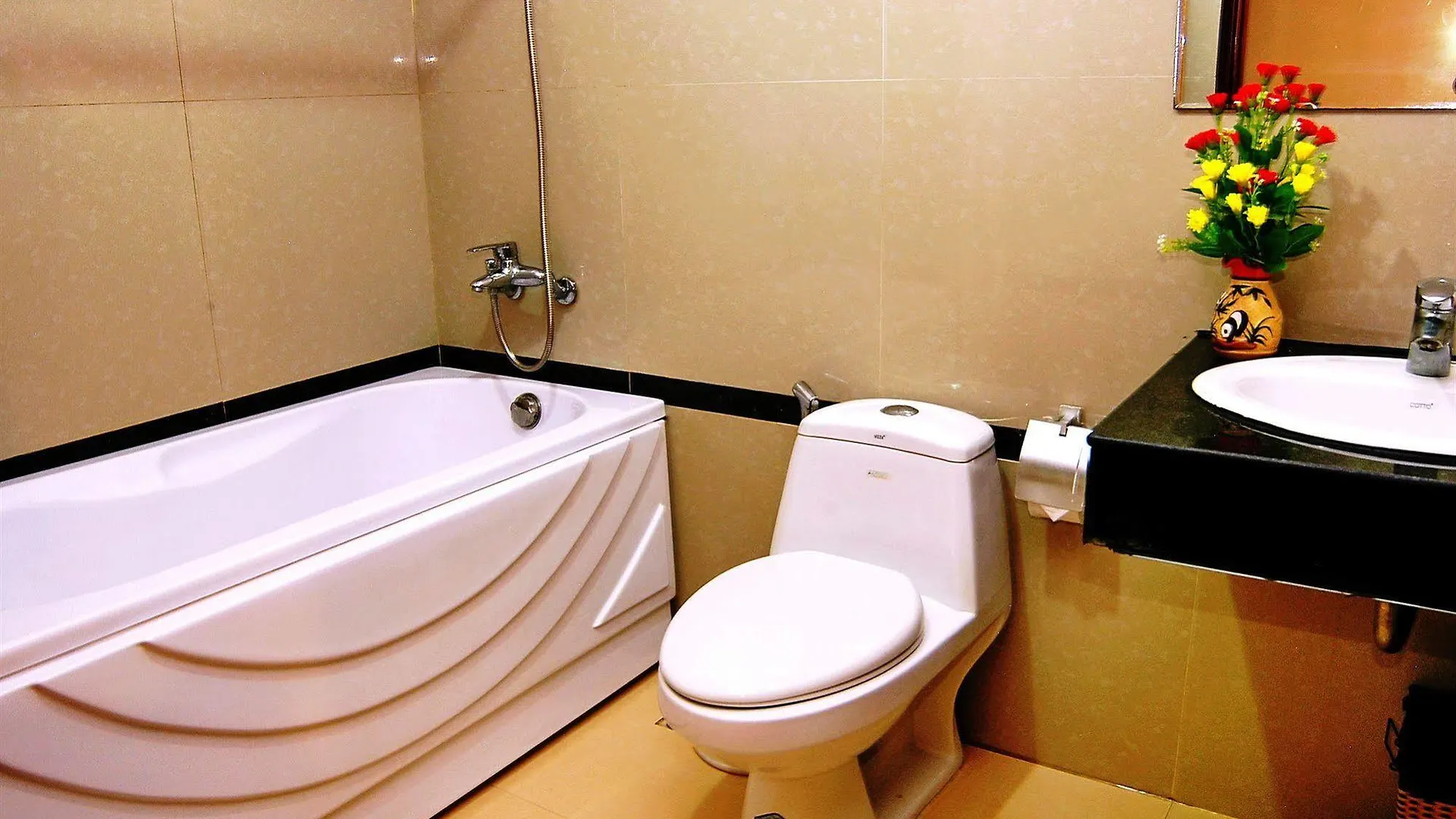 Ngan Ha - Galaxy Hotel Нячанг Вьетнам