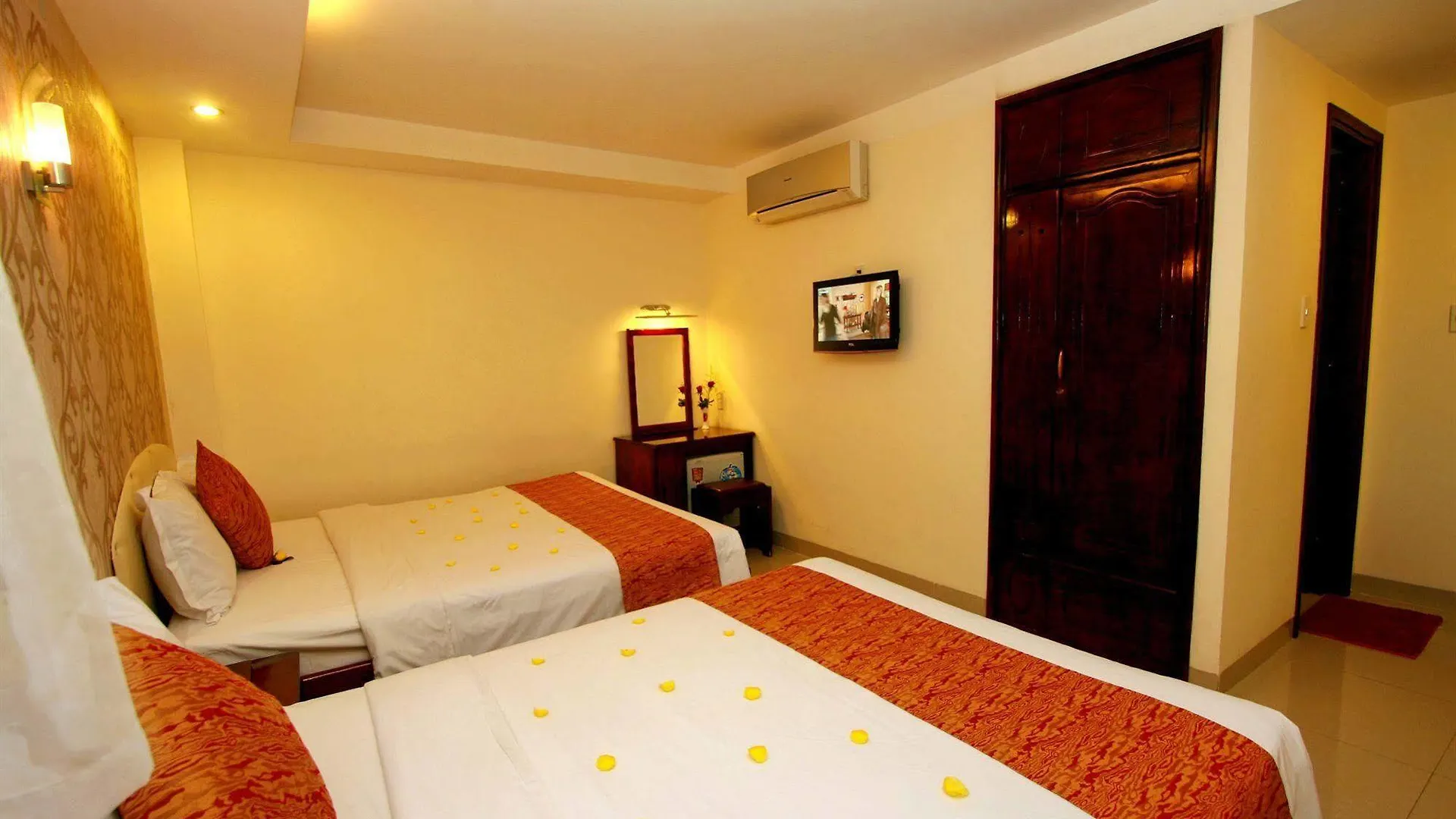 Ngan Ha - Galaxy Hotel Нячанг 3*,  Вьетнам