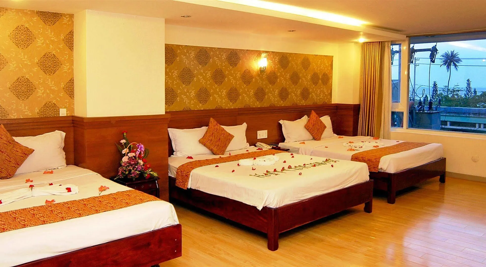 Ngan Ha - Galaxy Hotel Нячанг