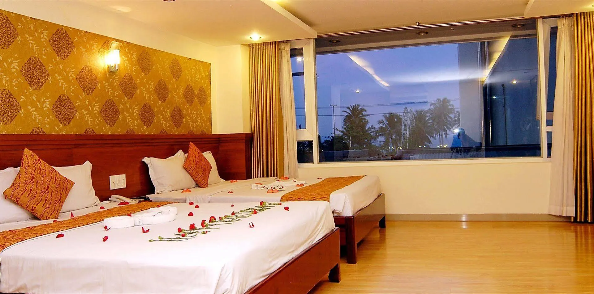 Ngan Ha - Galaxy Hotel Нячанг Вьетнам